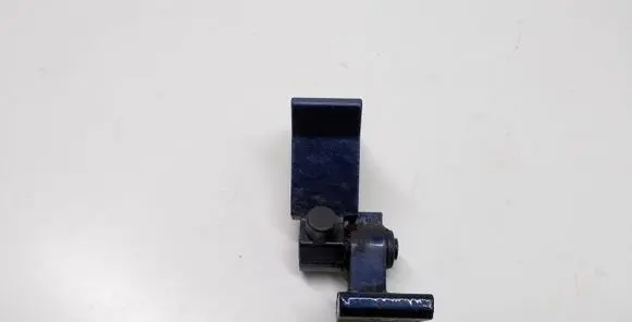 Volkswagen Touareg II Front door upper hinge 8K0831402A