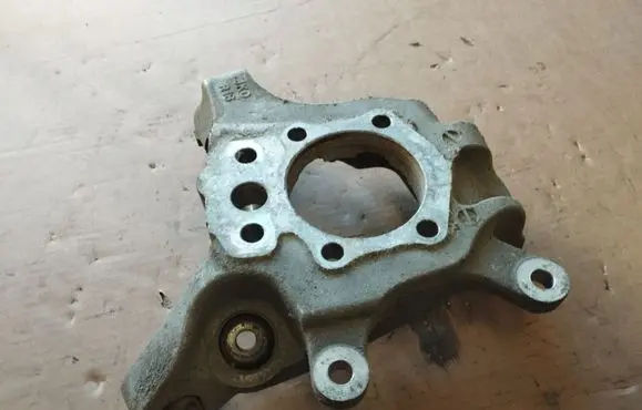 Infiniti G37 Rear wheel hub spindle/knuckle 