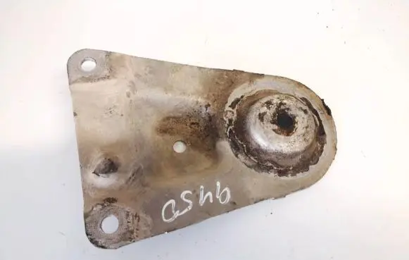 Volkswagen PASSAT B5 Engine mounting bracket 8d0399542b