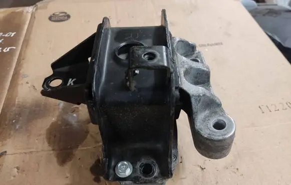 Mitsubishi Outlander Engine mount bracket 1808301