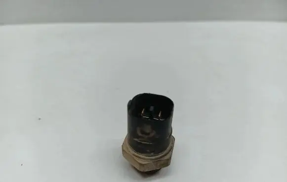 Volkswagen Polo III 6N 6N2 6NF Coolant temperature sensor 