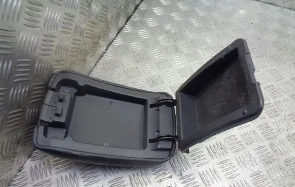 Chevrolet Epica Rear seat armrest 