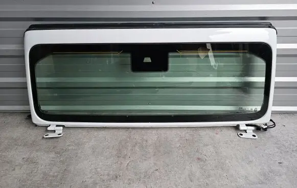 Jeep Wrangler Front windscreen/windshield window 