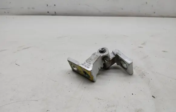 Volkswagen Tiguan Rear door lower hinge 5N0831401A