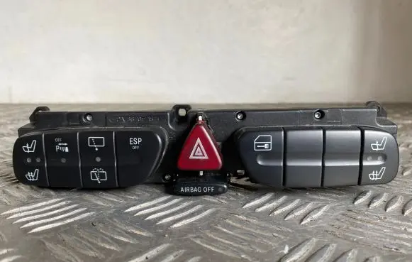 Mercedes-Benz C W203 Hazard light switch 2038218758 3306420200 20185085001