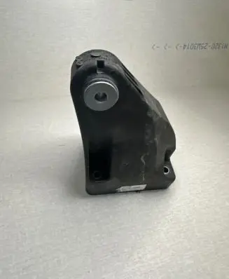 Mercedes-Benz GLC X253 C253 Engine mounting bracket A6542230100