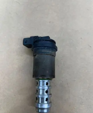 BMW 3 E90 E91 Camshaft vanos timing valve 13150133