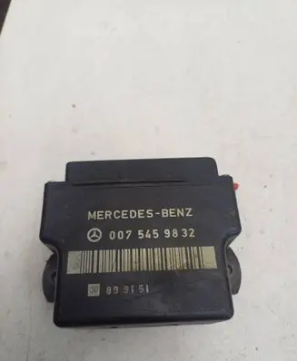 Mercedes-Benz E W124 Glow plug pre-heat relay 0075459832 899151