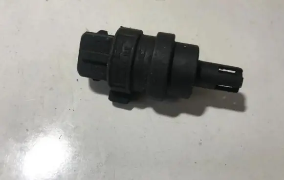 Audi A4 S4 B5 8D Intake air temperature sensor 028906081