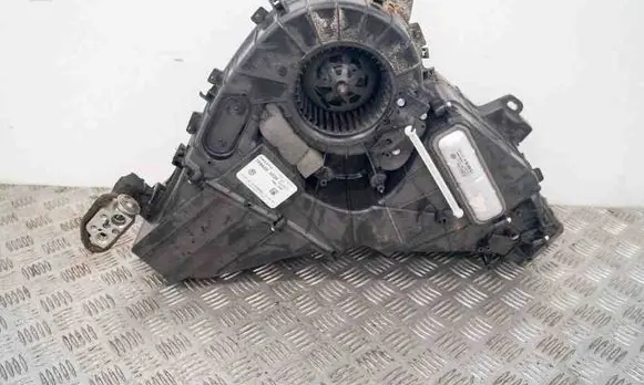 Volkswagen Touareg II Interior heater climate box assembly 52495019 3137231013