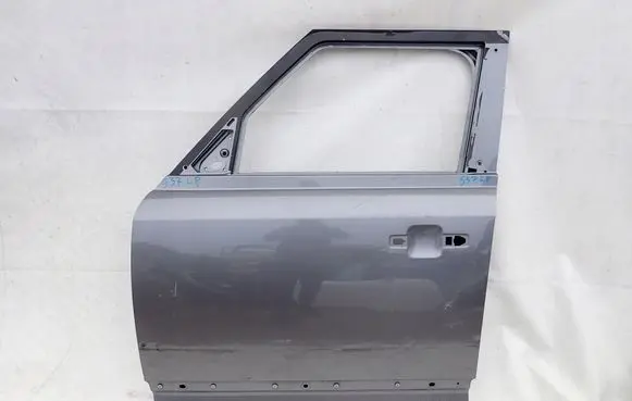 Land Rover Defender Front door L8B221459