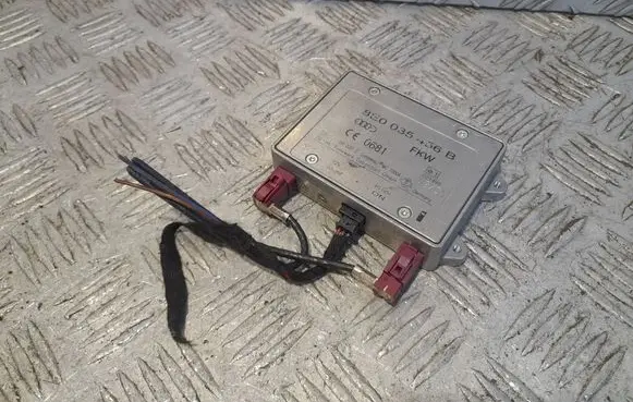 Audi A4 S4 B7 8E 8H Antenna control unit 8E0035456B