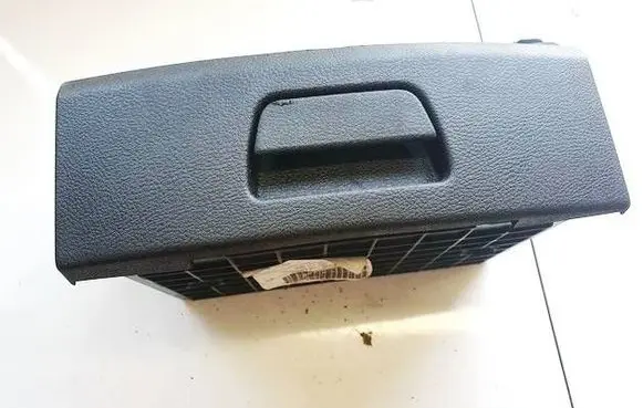 Glove box