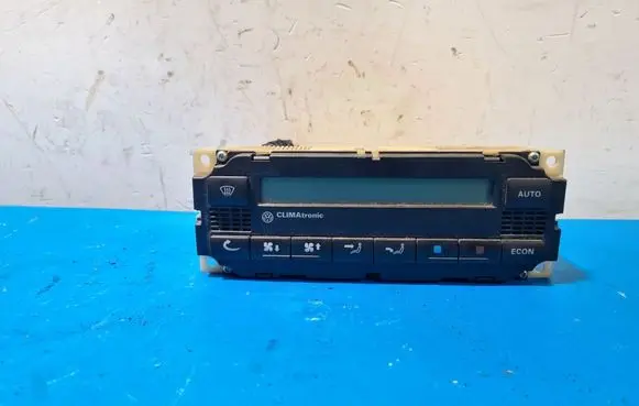 Volkswagen PASSAT B5 Tailgate/trunk/boot open switch 1J1907044