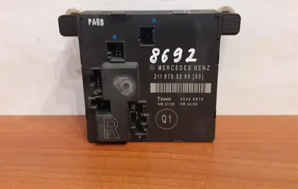 Mercedes-Benz E W211 Door control unit/module 2118703285 8692