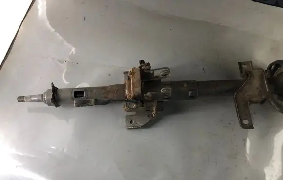 Nissan Patrol Y61 Steering wheel axle
