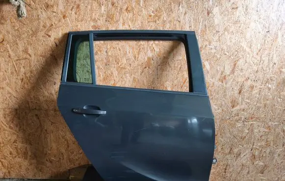 Opel Zafira C Rear door