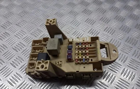 Toyota Yaris Fuse box cover 82730-0D040