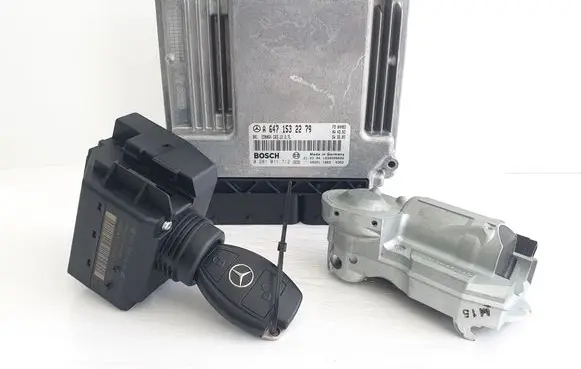 Mercedes-Benz E W211 Engine ECU kit and lock set A6471532279 0281011712 2115451408