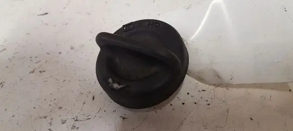 Opel Insignia A Oil filler cap 55565948 564563513