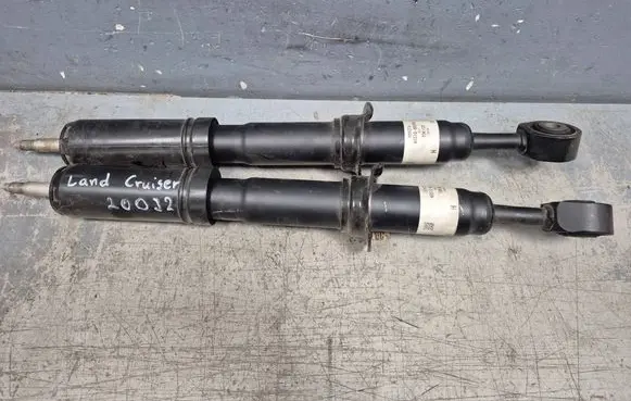 Toyota Land Cruiser (J200) Front shock absorber/damper 4851060240