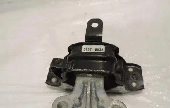Opel Karl Gearbox mounting bracket 95174536