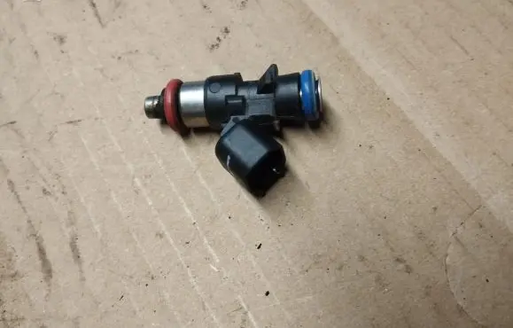Chrysler Town & Country V Fuel injector 05184085AC