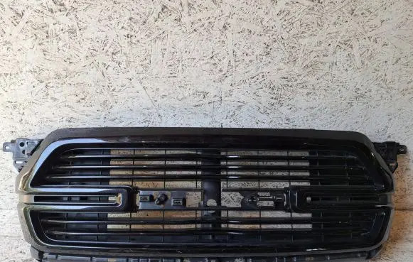 Ram 1500 Front bumper upper radiator grill