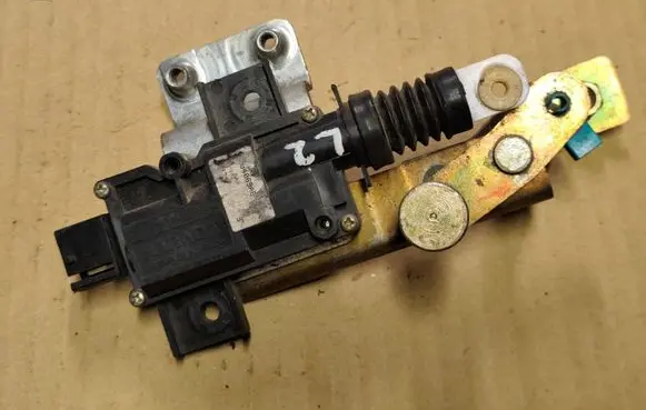 Chrysler PT Cruiser Central locking motor 05027199AC