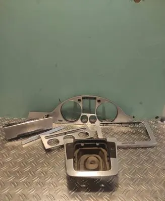 Volkswagen PASSAT B6 Center console decorative trim 