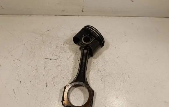 Mercedes-Benz E W213 Piston with connecting rod