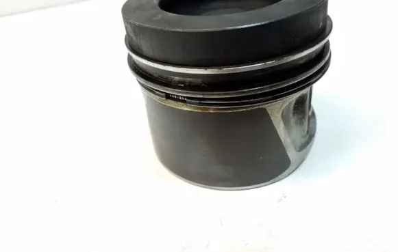 Volkswagen Jetta VI Piston 