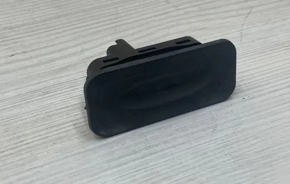 Renault Clio III Tailgate opening switch 8200076256