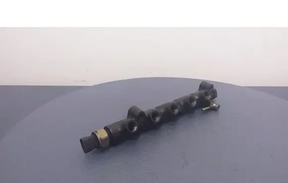 Toyota Avensis T220 Fuel main line pipe 8945820020