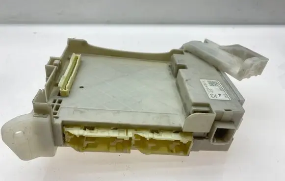 Toyota Prius+ (ZVW40) Fuse module 8273047550A 8K161694 4830