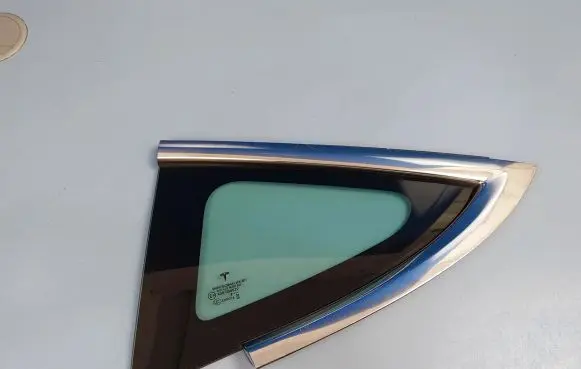 Tesla Model 3 Rear vent window glass 108070300 43R004529