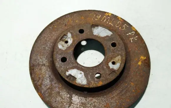 Mitsubishi Lancer Front brake disc ventilated