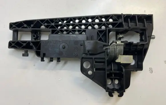 Audi A6 C7 Front door coupe exterior handle/bracket 4H0837886 2305208S