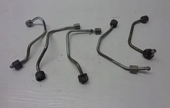 Citroen C3 Fuel injector supply line/pipe 