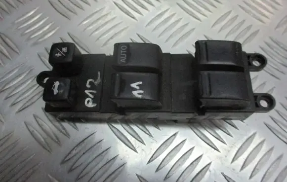 Nissan Primera Electric window control switch