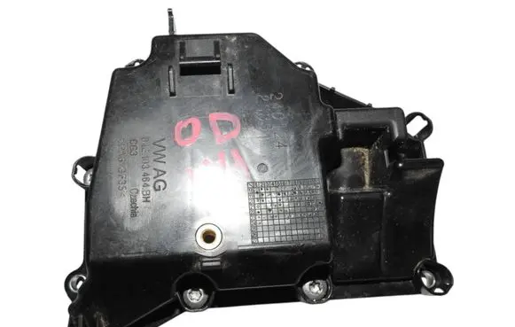 Volkswagen Golf VIII Oil breather separator 04E103464BH