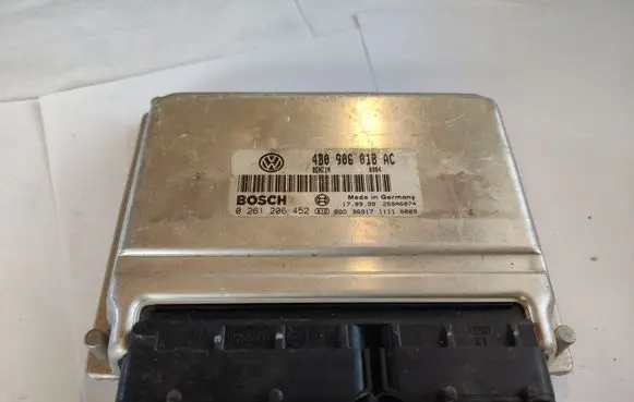 Volkswagen PASSAT B5 Engine control unit/module 4B0906018AC 0261206452
