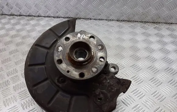 Seat Leon (1P) Front wheel hub spindle knuckle