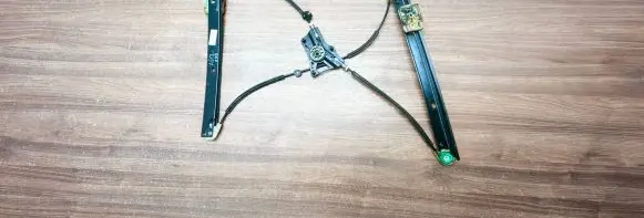 Front window lifting mechanism without motor