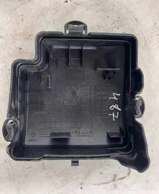 Iveco Daily 6th gen Fuse box cover 5801393356