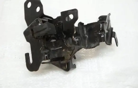 Peugeot 508 ABS pump bracket 9670262180