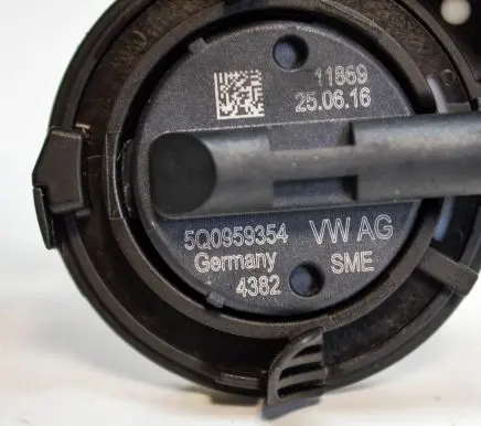 Audi A3 S3 8V Airbag deployment crash/impact sensor 5Q0959354