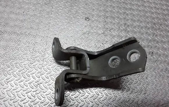 Toyota Avensis T250 Front door upper hinge
