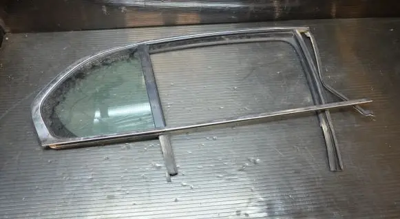Skoda Superb B6 (3T) Rear side window