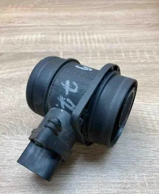 Volkswagen Golf V Mass air flow meter 038906461B 0281002531